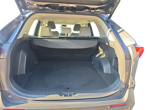 Used 2022 Toyota RAV4 XLE Premium AWD/4WD image 18