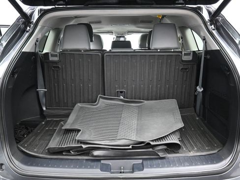 Used 2023 Toyota Highlander XLE image 32