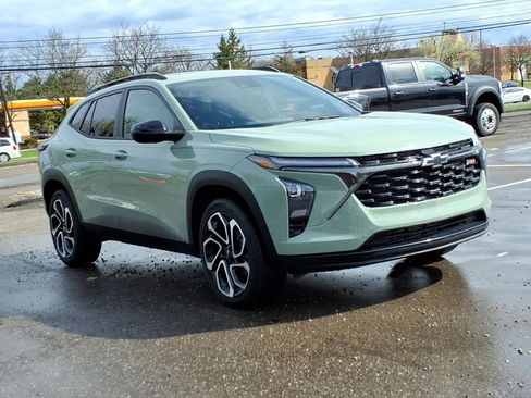 Used 2024 Chevrolet Trax RS w/ Sunroof Package image 7