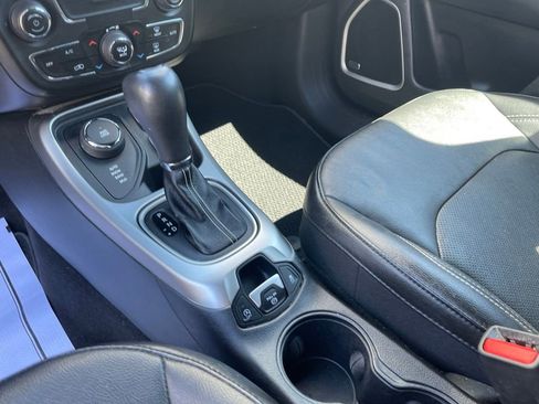 Used 2021 Jeep Compass Latitude w/ Sun and Sound Group AWD/4WD image 17