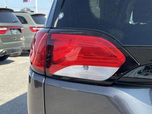 Used 2023 Chrysler Voyager LX FWD image 10