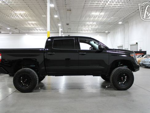 Used 2014 Toyota Tundra SR5 w/ TRD Off Road Package image 26