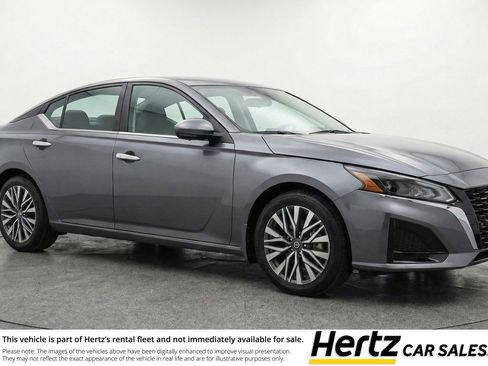Used 2025 Nissan Altima 2.5 SV FWD image 1