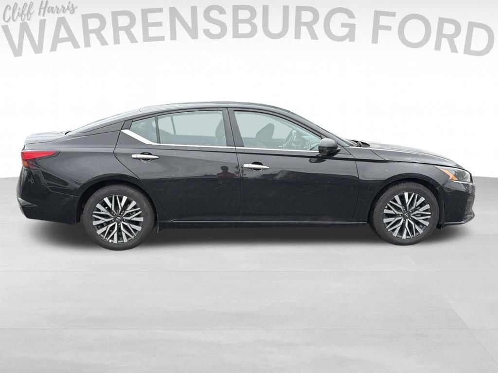 Used 2025 Nissan Altima 2.5 SV FWD image 8