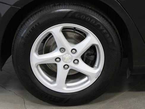 Used 2017 Chevrolet Malibu LS image 13