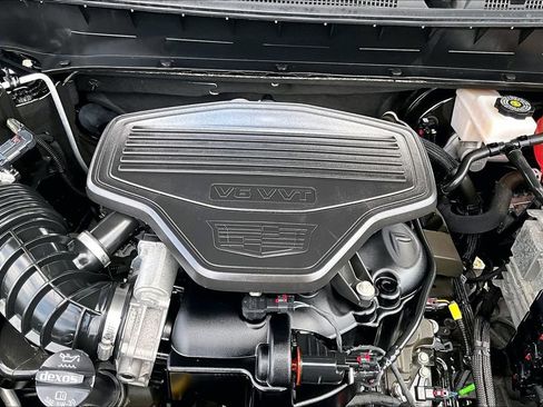 Used 2023 Cadillac XT6 Sport w/ Technology Package AWD/4WD image 32