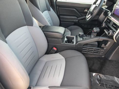 Used 2025 Toyota Tacoma TRD Sport AWD/4WD image 16