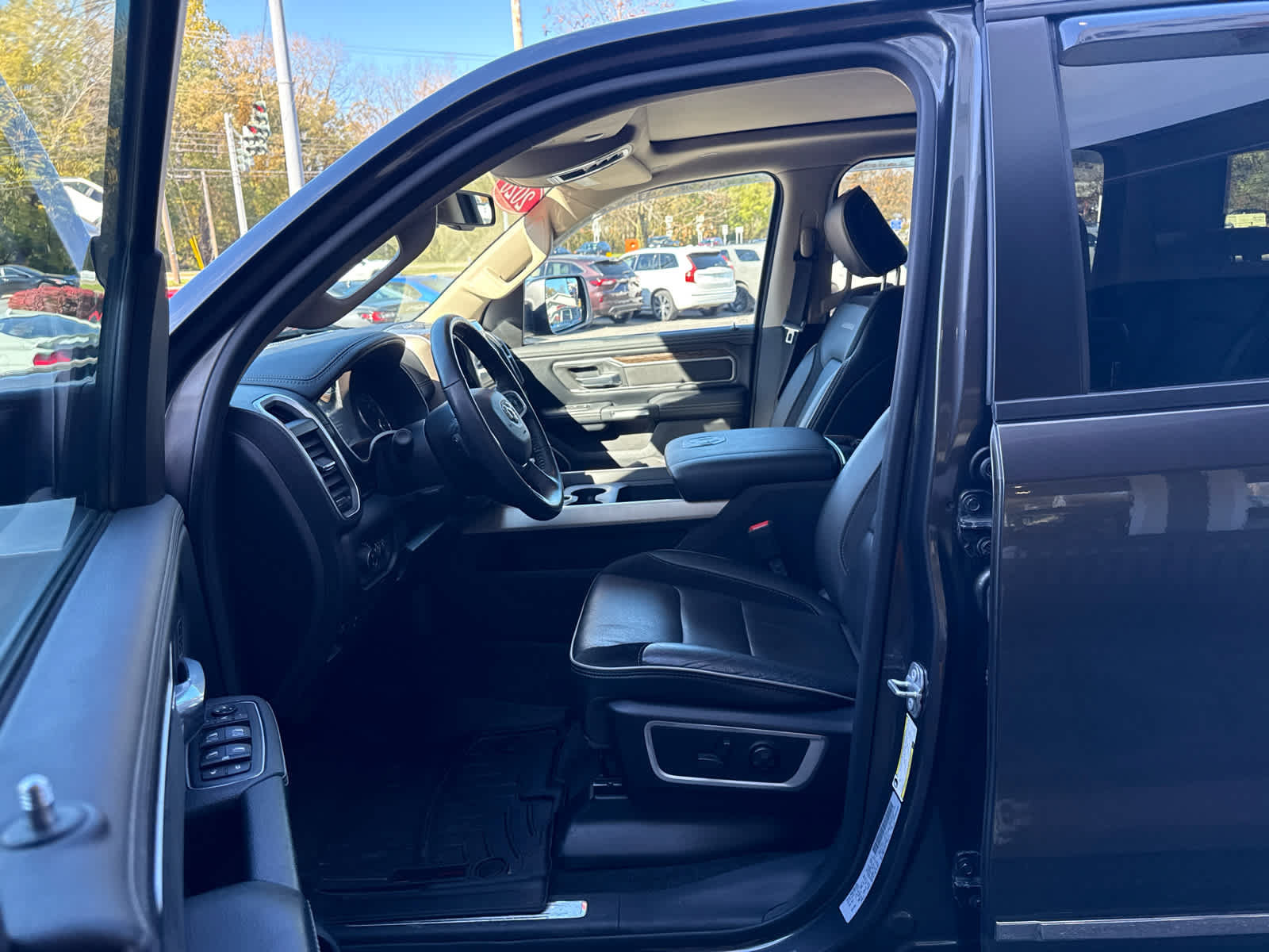 Used 2020 RAM 1500 Laramie AWD/4WD image 15