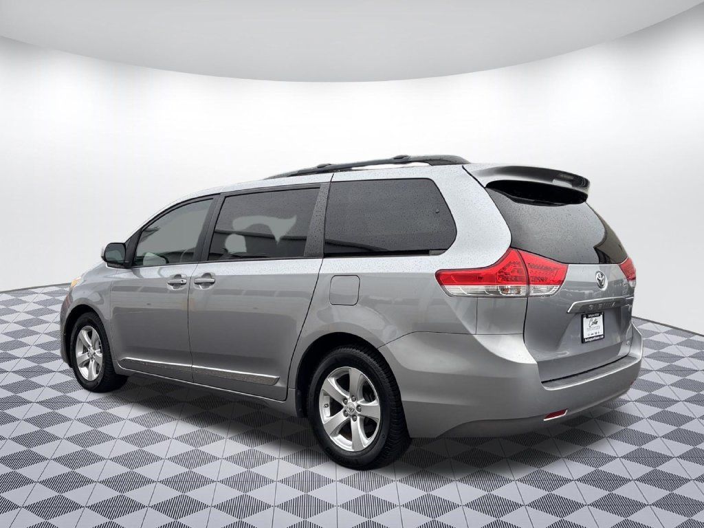 Used 2013 Toyota Sienna LE w/ Towing Pkg FWD image 5