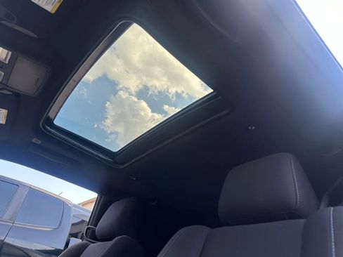 Used 2018 Dodge Challenger SXT w/ Blacktop Package image 31