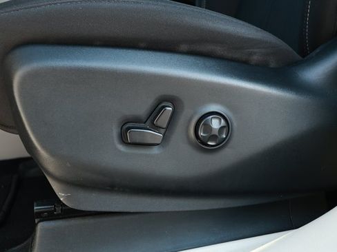 Used 2024 Chrysler Voyager LX FWD image 20