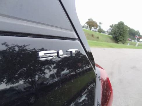 Used 2023 GMC Terrain SLT image 44