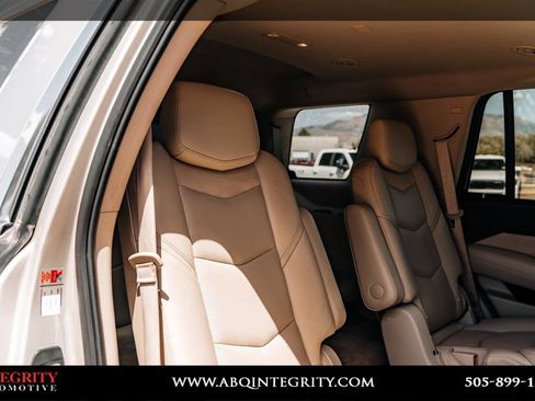 Used 2016 Cadillac Escalade Luxury AWD/4WD image 54