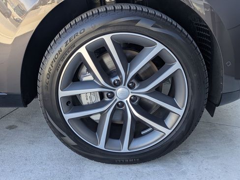 Used 2025 Land Rover Range Rover SE image 30