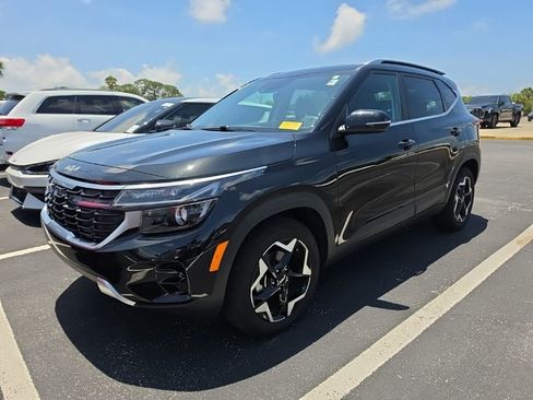 Certified 2025 Kia Seltos EX w/ EX Sunroof Package FWD image 4