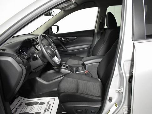 Used 2018 Nissan Rogue SV image 11