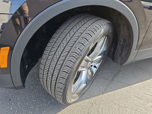 Certified 2020 Volkswagen Tiguan SEL image 37