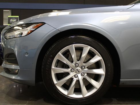 Used 2017 Volvo S90 T6 Momentum w/ Vision Package image 11