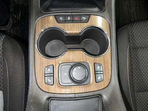 Certified 2023 GMC Acadia SLE w/ Driver Convenience Package image 16