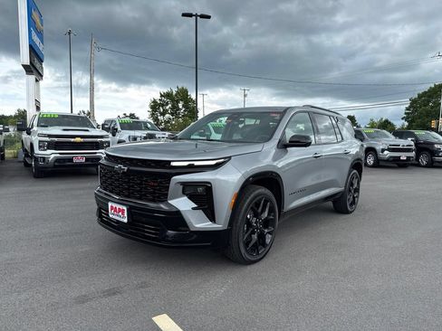New 2026 Chevrolet Traverse RS w/ LPO, Floor Liner Package AWD/4WD image 11