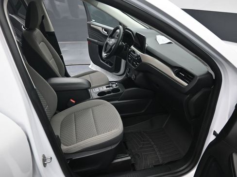 Used 2021 Ford Escape SE image 32