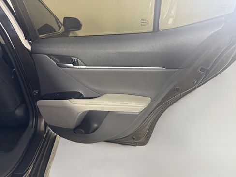 Used 2020 Toyota Camry XLE FWD image 28