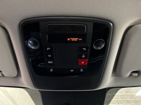 Used 2026 Kia Carnival FWD image 18