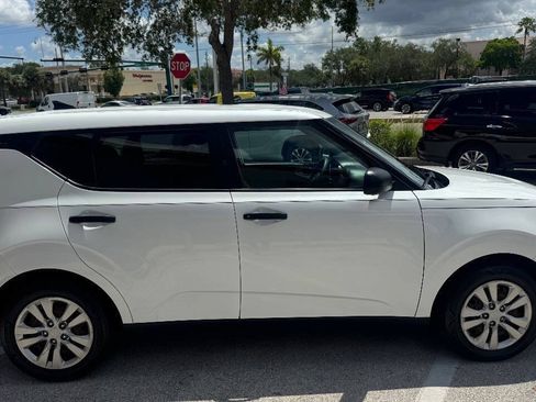 Used 2020 Kia Soul LX FWD image 4