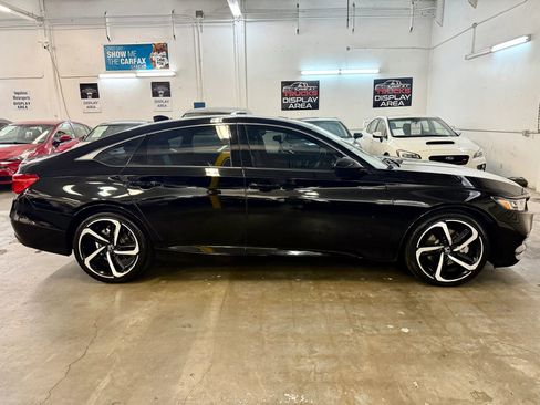 Used 2018 Honda Accord Sport image 4