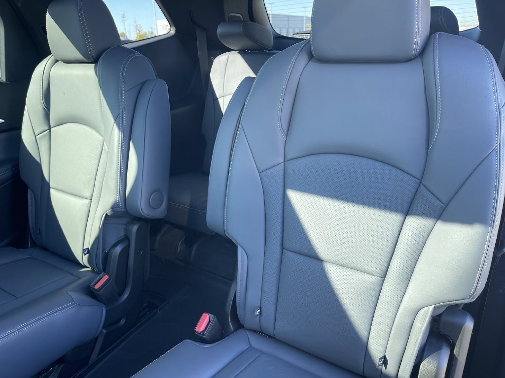 Used 2022 Buick Enclave Premium AWD/4WD image 27