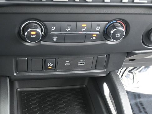 Certified 2025 Nissan Frontier SV image 19