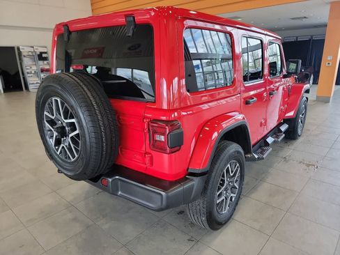 Used 2024 Jeep Wrangler Unlimited Sahara w/ Technology Group AWD/4WD image 11