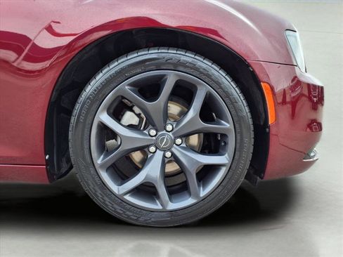 Used 2021 Chrysler 300 Touring w/ Sport Appearance Package image 9