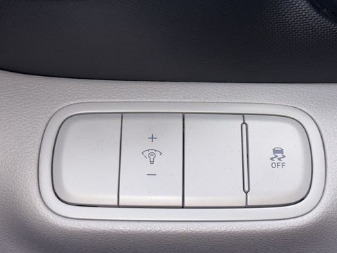 Used 2026 Hyundai Venue SEL FWD image 17