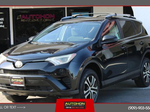 Used 2018 Toyota RAV4 LE w/ All Weather Liner Package FWD image 1