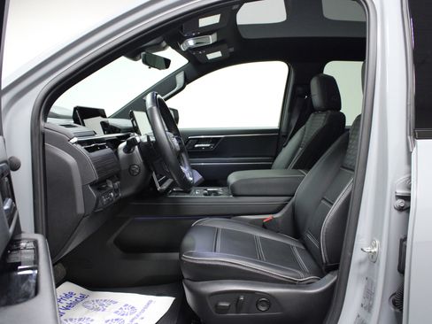 Used 2024 GMC Sierra EV Denali image 11