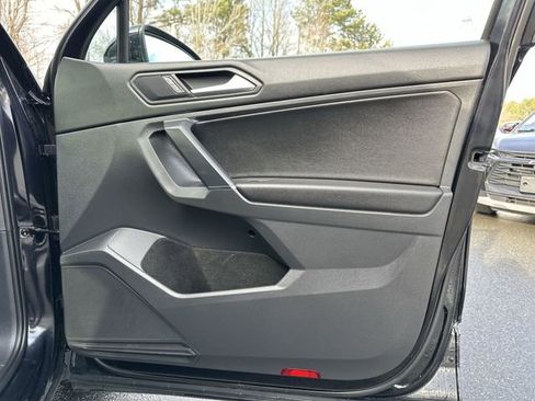 Used 2020 Volkswagen Tiguan SE w/ Panoramic Sunroof Package FWD image 33