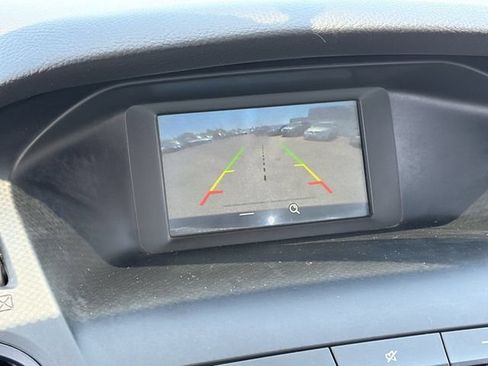 Used 2018 Ford Focus SE w/ Cold Weather Package FWD image 27
