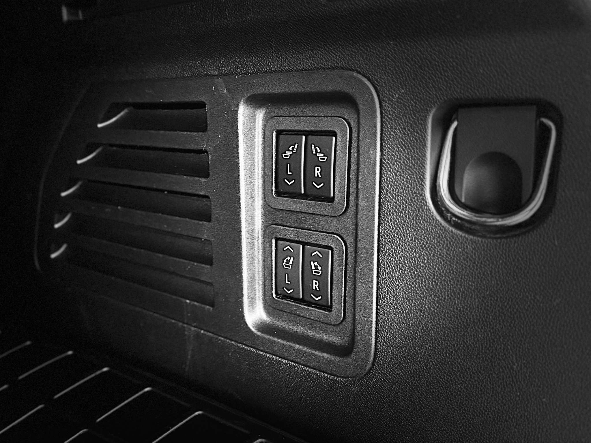 Used 2024 GMC Acadia Denali w/ LPO, Floor Liner Package AWD/4WD image 32