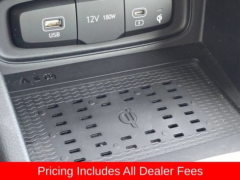 Certified 2025 Hyundai Venue Limited FWD image 22