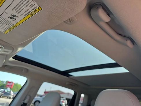 Used 2020 Jeep Compass Latitude FWD image 17