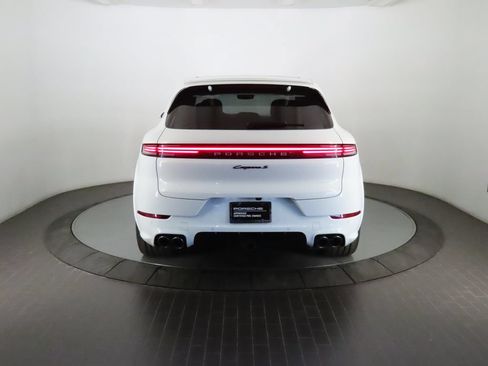 Certified 2025 Porsche Cayenne S AWD/4WD image 6