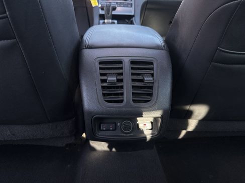 Used 2010 Ford Taurus Limited image 28