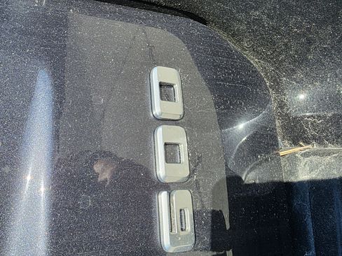 Used 2024 Cadillac Escalade ESV Premium Luxury Platinum image 4