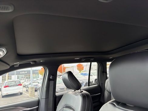 New 2025 Jeep Grand Cherokee Limited image 11