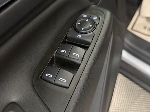 Used 2023 Chevrolet Equinox LT FWD image 23