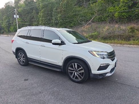 Used 2017 Honda Pilot Elite image 1