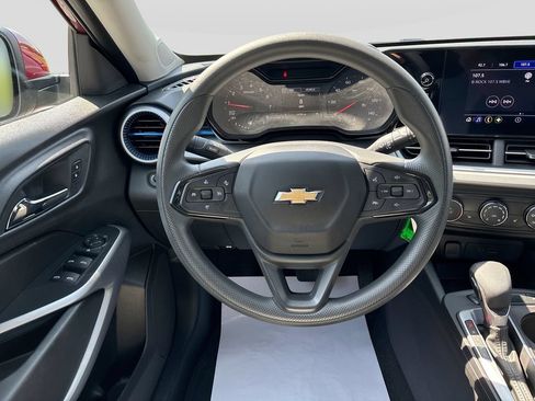 Used 2024 Chevrolet Trax LS w/ LS Convenience Package FWD image 19