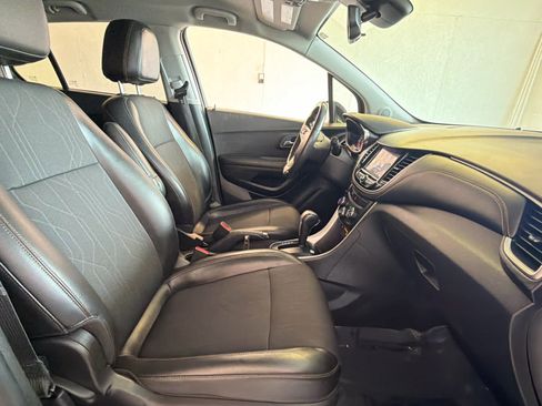 Used 2022 Chevrolet Trax LT w/ Driver Confidence Package AWD/4WD image 23