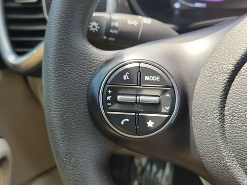 Certified 2024 Kia Soul LX FWD image 9